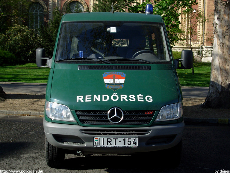 Mercedes Sprinter 313 CDI 4x4, fotó: dénes
Keywords: rendőrség rendőr rendőrautó magyar Magyarország IRT-154 hungarian Hungary police policecar
