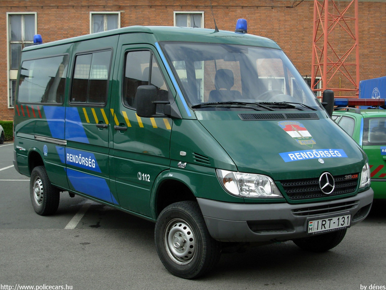 Mercedes Sprinter 313 CDI 4x4, fotó: dénes
Keywords: rendőrség rendőr rendőrautó magyar Magyarország IRT-131 hungarian Hungary police policecar