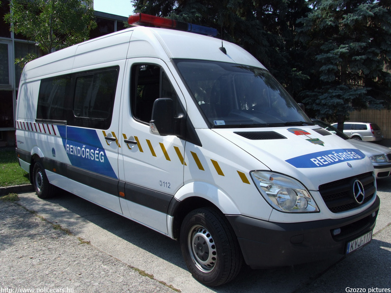 Mercedes Sprinter II, fotó: Gzozzo pictures
Keywords: rendőrség rendőr rendőrautó magyar Magyarország KYJ-117 hungarian Hungary police policecar