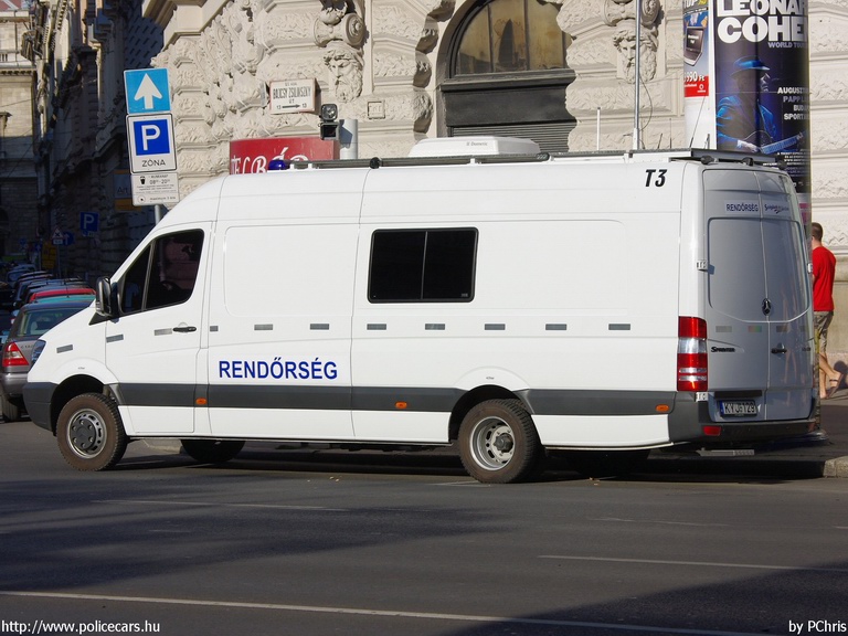 Mercedes-Benz Sprinter II 511 CDI, fotó: PChris
Keywords: rendőrség rendőr rendőrautó magyar Magyarország KYJ-129 hungarian Hungary police policecar