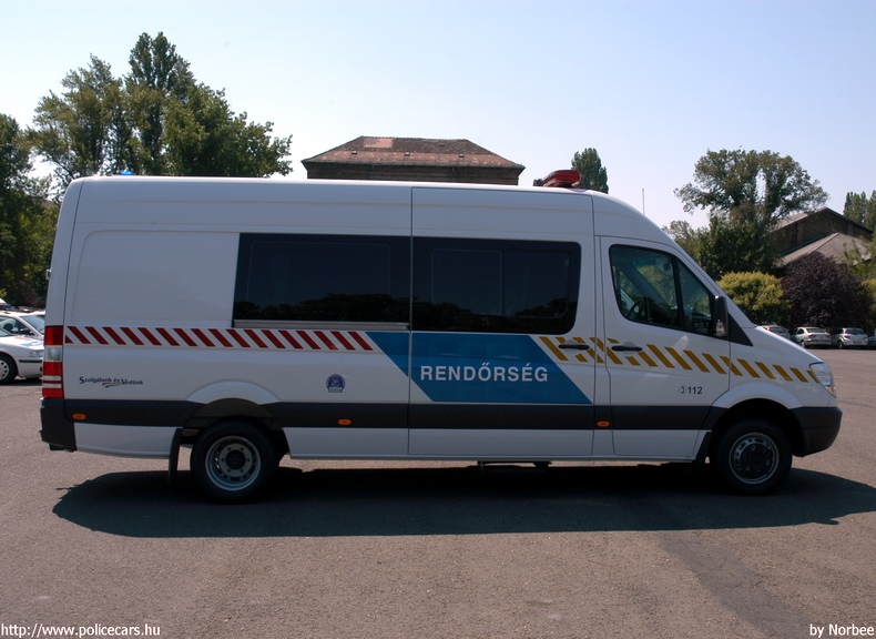 Mercedes-Benz Sprinter II 513 CDI, fotó: Norbee
Keywords: rendőr rendőrautó rendőrség magyar Magyarország LXB-049 hungarian Hungary police policecar