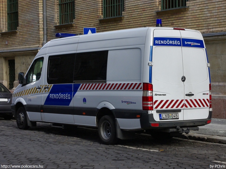 Mercedes-Benz Sprinter II 513 CDI, fotó: PChris
Keywords: rendőr rendőrautó rendőrség magyar Magyarország LXB-045 hungarian Hungary police policecar