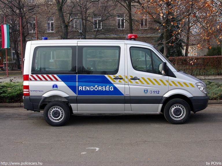 Mercedes-Benz Sprinter II 313 CDI, fotó: PChris
Keywords: rendőr rendőrautó rendőrség magyar Magyarország hungarian Hungary police policecar