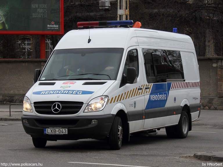 Mercedes-Benz Sprinter II 513 CDI, fotó: HNorbert
Keywords: rendőr rendőrautó rendőrség magyar Magyarország LXB-043 hungarian Hungary police policecar