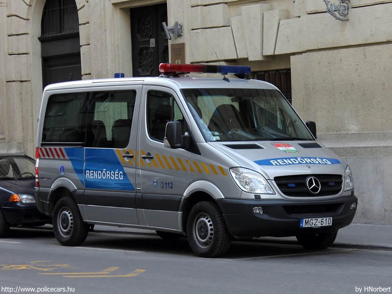 Mercedes-Benz Sprinter II 313 CDI, fotó: HNorbert
Keywords: rendőr rendőrautó rendőrség magyar Magyarország MGZ-610 hungarian Hungary police policecar