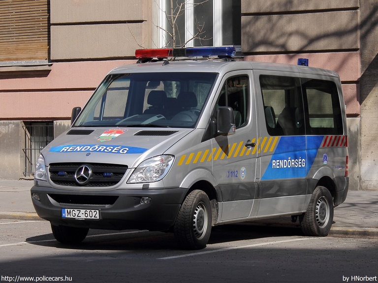 Mercedes-Benz Sprinter II 313 CDI, fotó: HNorbert

Keywords: rendőr rendőrautó rendőrség magyar Magyarország MGZ-602 hungarian Hungary police policecar