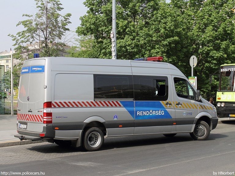 Mercedes-Benz Sprinter II 513 CDI, fotó: HNorbert

Keywords: rendőr rendőrautó rendőrség magyar Magyarország MGZ-623 hungarian Hungary police policecar