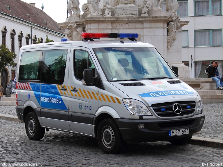 Mercedes-Benz Sprinter II 313 CDI, fotó: HNorbert
Keywords: rendőr rendőrautó rendőrség magyar Magyarország MGZ-596 hungarian Hungary police policecar
