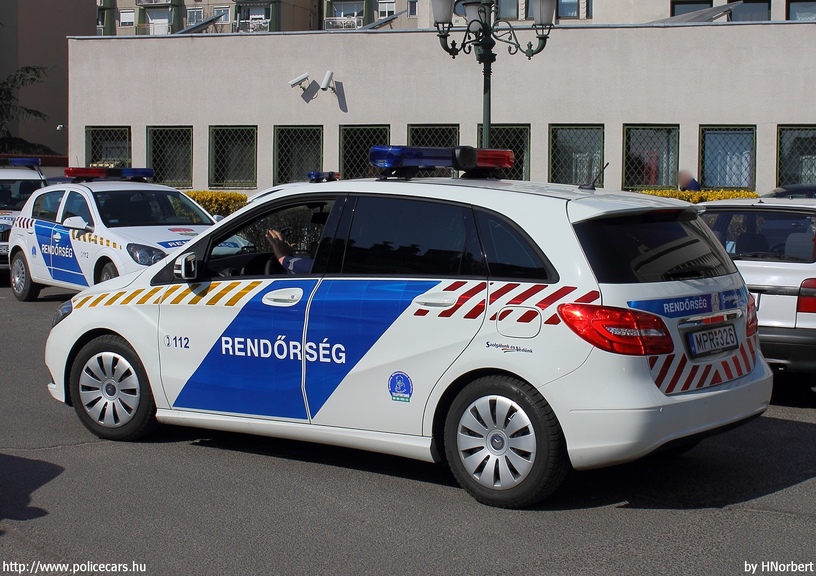 Mercedes-Benz B160 CDI, fotó: HNorbert
Keywords: rendőr rendőrautó rendőrség magyar Magyarország MPR-326 hungarian Hungary police policecar