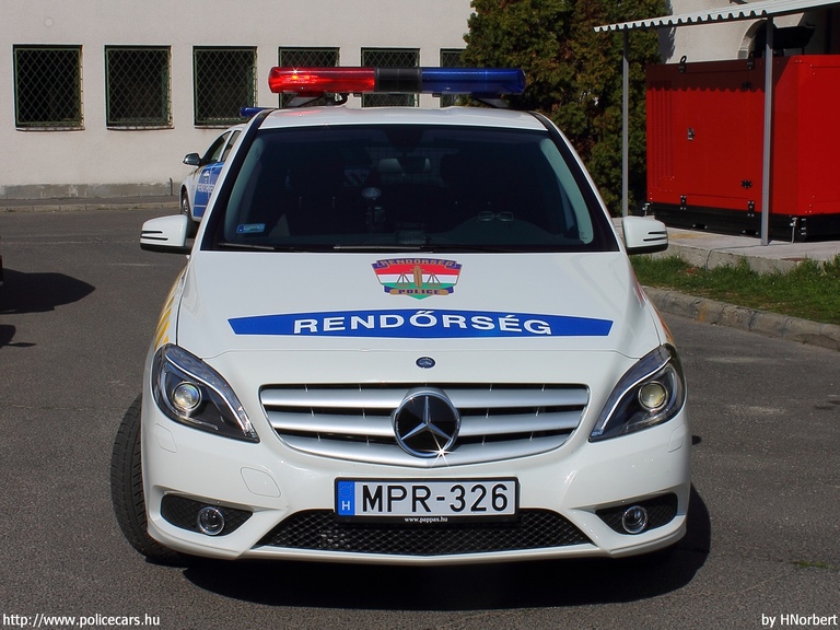 Mercedes-Benz B160 CDI, fotó: HNorbert
Keywords: rendőr rendőrautó rendőrség magyar Magyarország MPR-326 hungarian Hungary police policecar