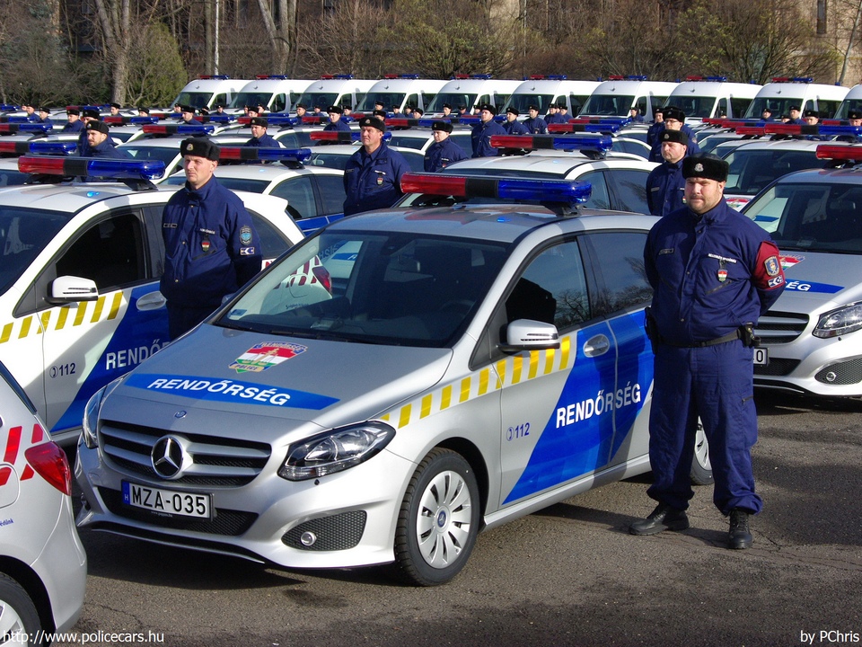 Mercedes-Benz B220 CDI 4Matic, fotó: PChris
Keywords: rendőr rendőrautó rendőrség magyar Magyarország MZA-035 hungarian Hungary police policecar