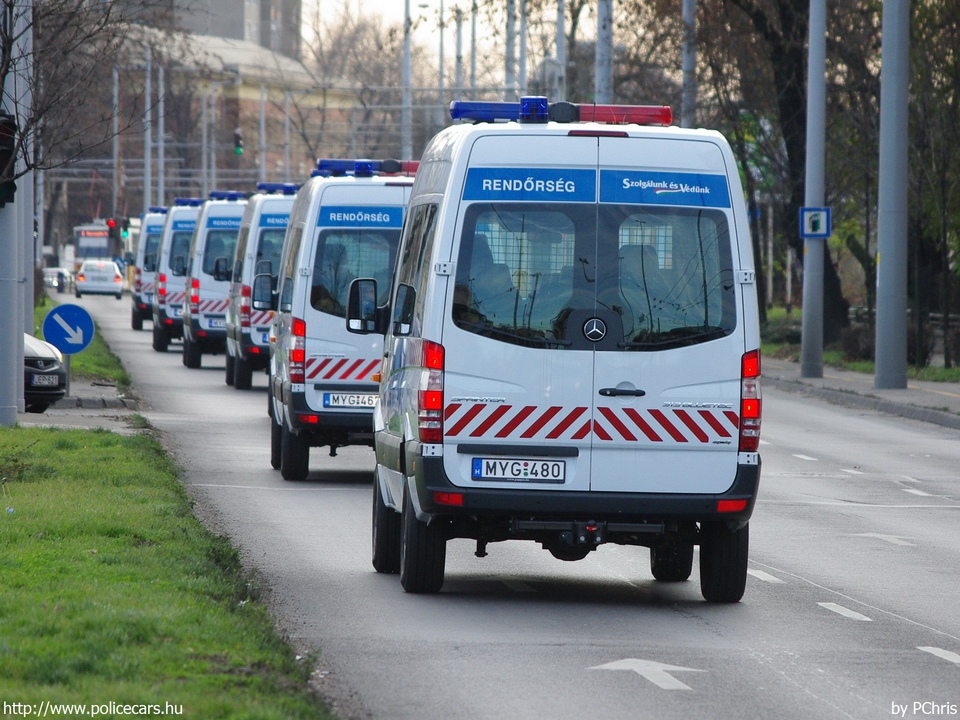 Mercedes-Benz Sprinter II facelift 313 BlueTEC 4x4, fotó: PChris
Keywords: rendőr rendőrautó rendőrség magyar Magyarország MYG-480 hungarian Hungary police policecar