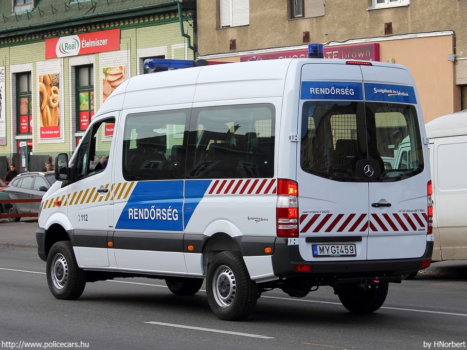 Mercedes-Benz Sprinter II facelift 313 BlueTEC 4x4, fotó: HNorbert
Keywords: rendőr rendőrautó rendőrség magyar Magyarország MYG-459 hungarian Hungary police policecar