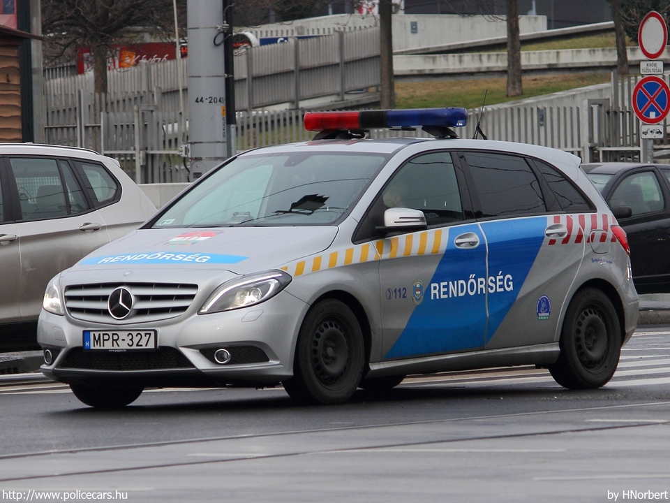 Mercedes-Benz B160 CDI, fotó: HNorbert
Keywords: rendőr rendőrautó rendőrség magyar Magyarország MPR-327 hungarian Hungary police policecar