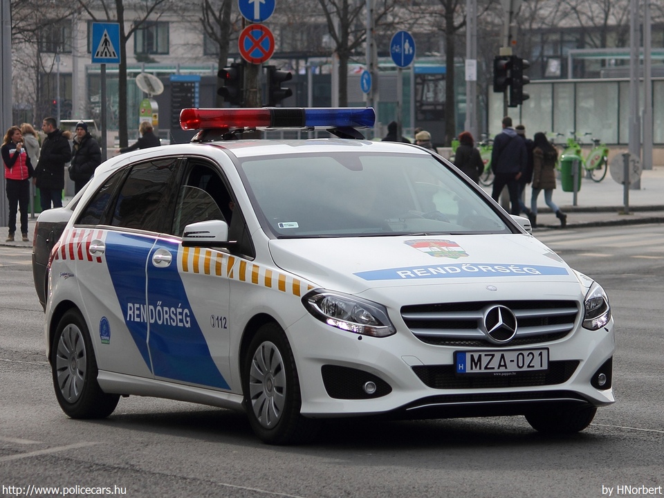 Mercedes-Benz B220 CDI 4Matic, fotó: HNorbert
Keywords: rendőr rendőrautó rendőrség magyar Magyarország MZA-021 hungarian Hungary police policecar