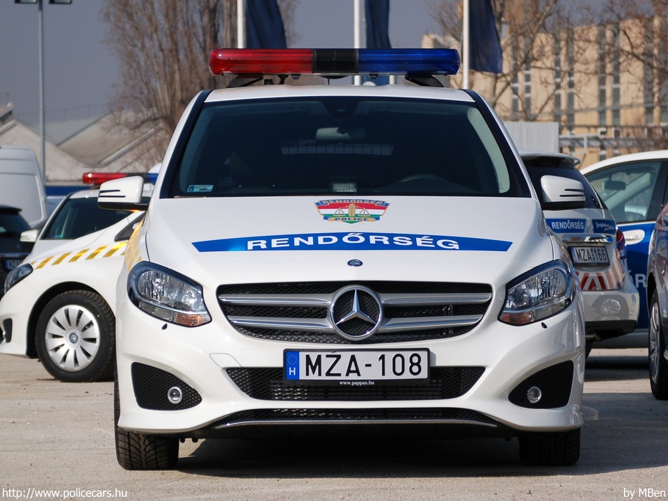 Mercedes-Benz B220 CDI 4Matic, fotó: MBen
Keywords: rendőr rendőrautó rendőrség magyar Magyarország MZA-108 hungarian Hungary police policecar