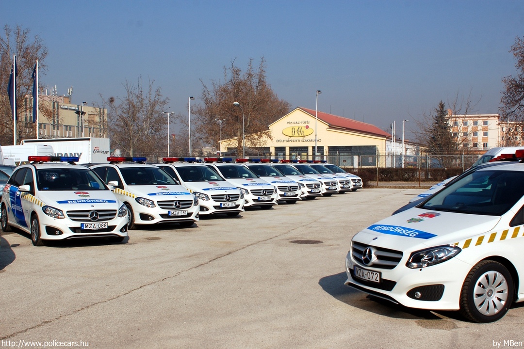 Mercedes-Benz B220 CDI 4Matic, fotó: MBen
Keywords: rendőr rendőrautó rendőrség magyar Magyarország MZA-072 MZA-088 hungarian Hungary police policecar