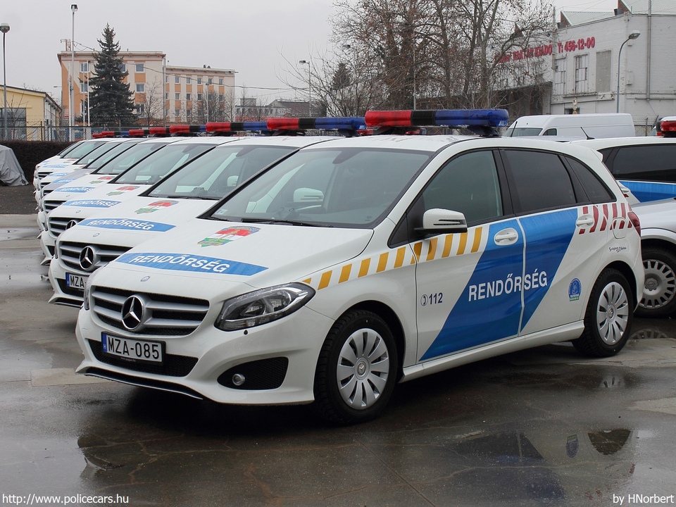 Mercedes-Benz B220 CDI 4Matic, fotó: HNorbert
Keywords: rendőr rendőrautó rendőrség magyar Magyarország MZA-085 hungarian Hungary police policecar