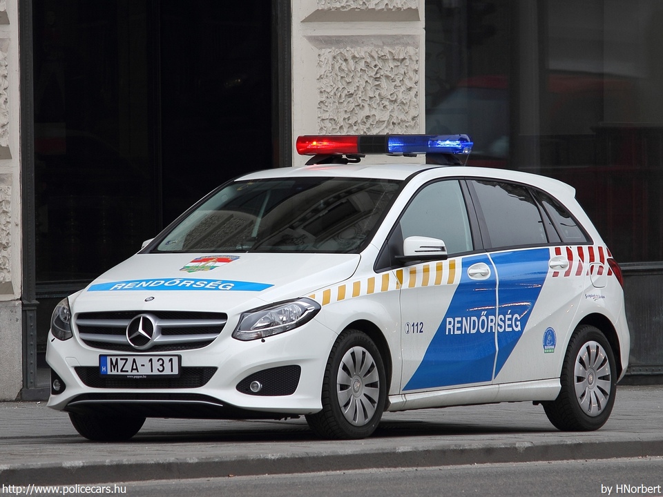 Mercedes-Benz B220 CDI 4Matic, fotó: HNorbert
Keywords: rendőr rendőrautó rendőrség magyar Magyarország MZA-131 hungarian Hungary police policecar