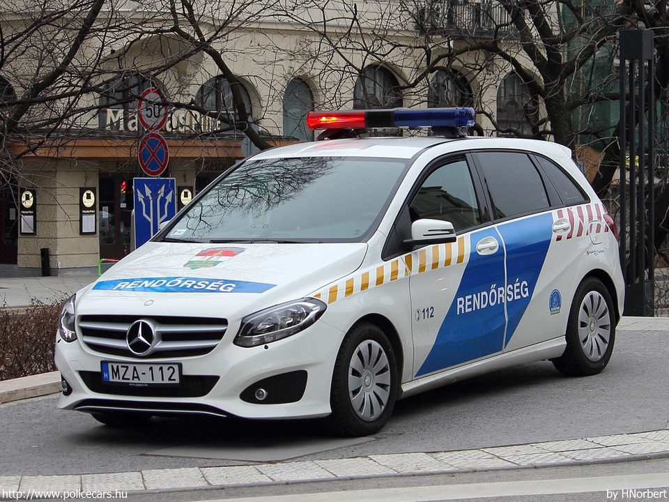 Mercedes-Benz B220 CDI 4Matic, fotó: HNorbert
Keywords: rendőr rendőrautó rendőrség magyar Magyarország MZA-112 hungarian Hungary police policecar