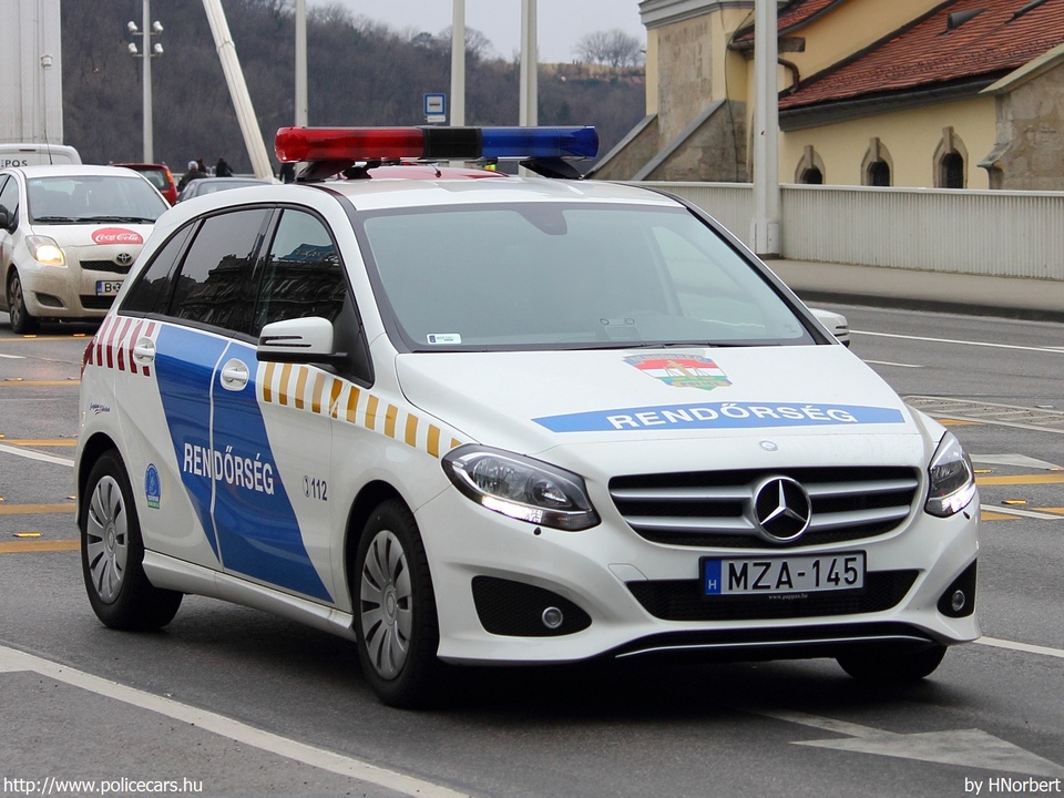 Mercedes-Benz B220 CDI 4Matic, fotó: HNorbert
Keywords: rendőr rendőrautó rendőrség magyar Magyarország MZA-145 hungarian Hungary police policecar