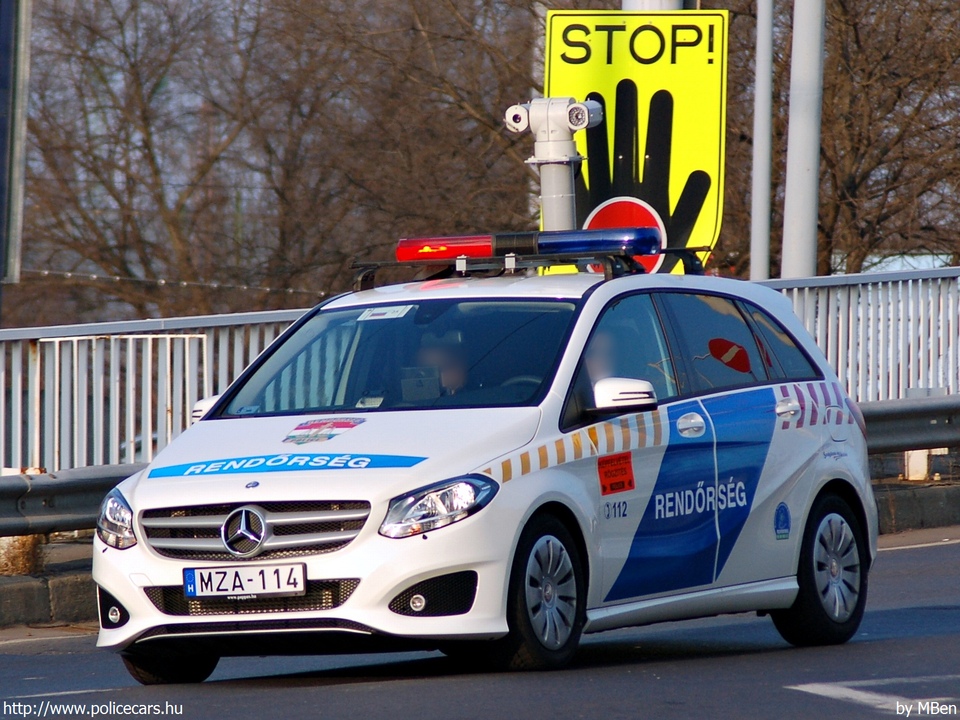 Mercedes-Benz B220 CDI 4Matic, fotó: MBen
Keywords: rendőr rendőrautó rendőrség magyar Magyarország MZA-114 hungarian Hungary police policecar