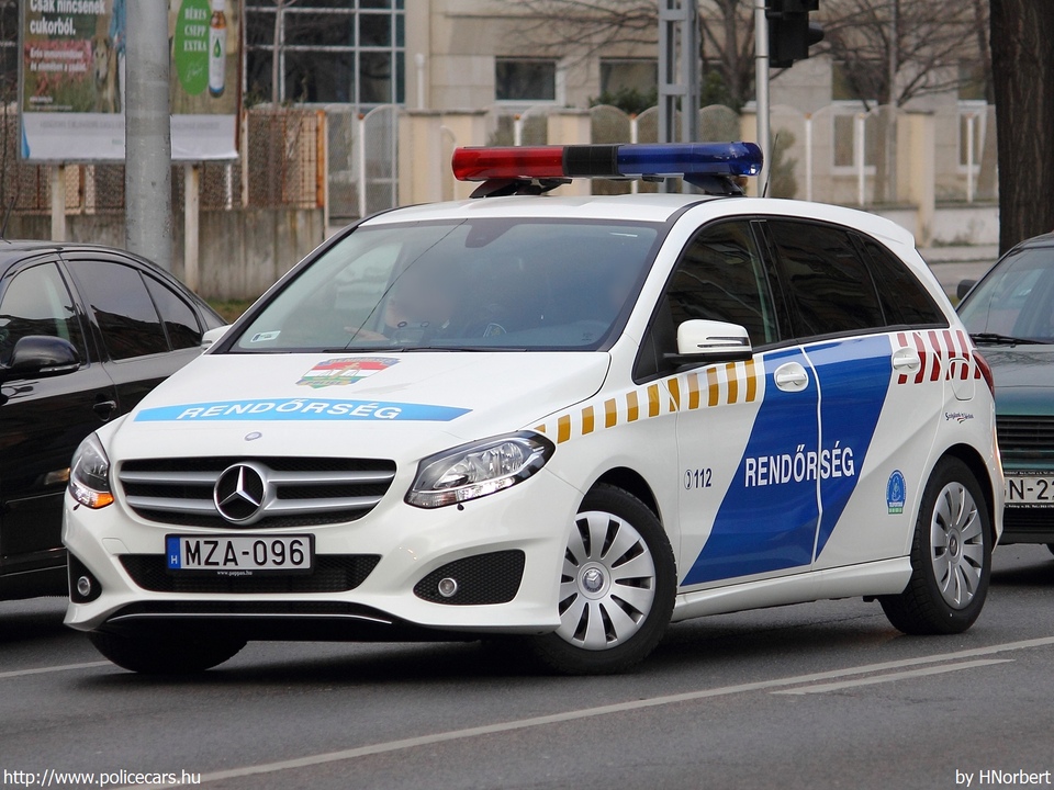 Mercedes-Benz B220 CDI 4Matic, fotó: HNorbert
Keywords: rendőr rendőrautó rendőrség magyar Magyarország MZA-096 hungarian Hungary police policecar