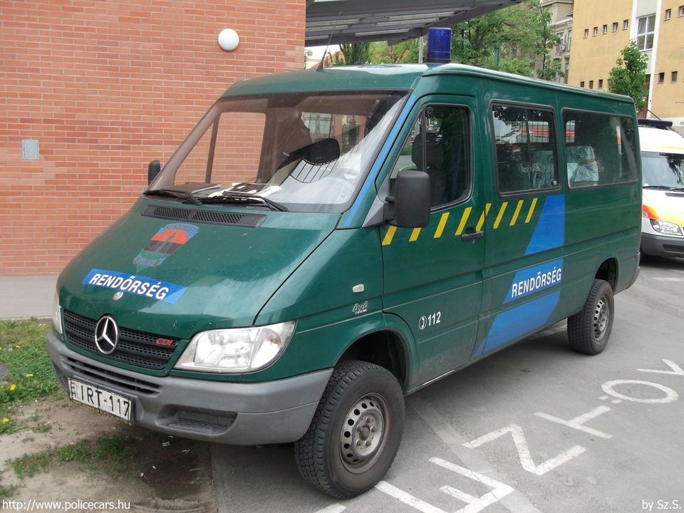 Mercedes-Benz Sprinter 313 CDI 4x4, fotó: Sz.S.
Keywords: rendőr rendőrautó rendőrség magyar Magyarország IRT-117 hungarian Hungary police policecar