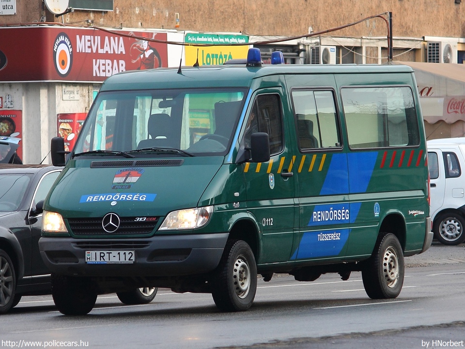 Mercedes-Benz Sprinter 313 CDI 4x4, tûzszerész, fotó: HNorbert
Keywords: rendőr rendőrautó rendőrség magyar Magyarország IRT-112 hungarian Hungary police policecar