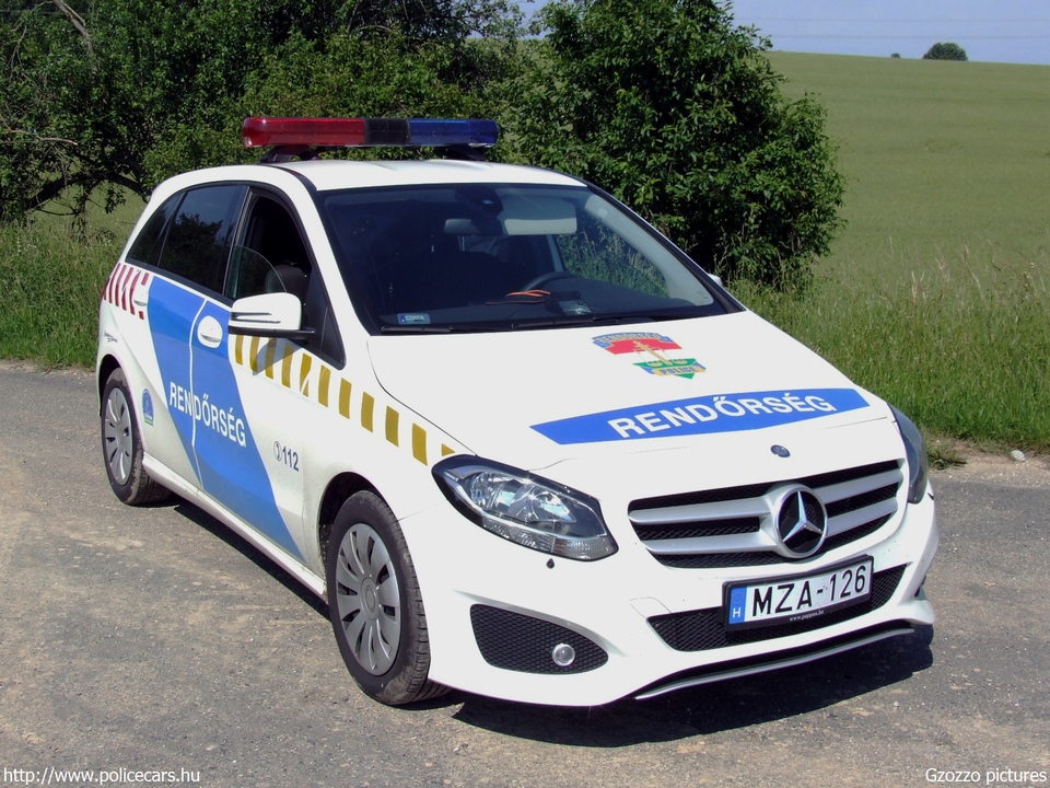 Mercedes-Benz B220 4Matic, fotó: Gzozzo pictures
Keywords: rendőr rendőrautó rendőrség magyar Magyarország MZA-126 hungarian Hungary police policecar