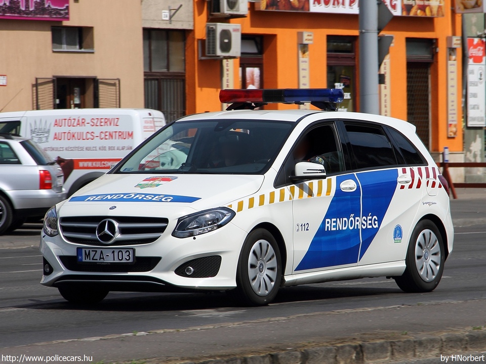 Mercedes-Benz B220 4Matic, fotó: HNorbert
Keywords: rendőr rendőrautó rendőrség magyar Magyarország MZA-103 hungarian Hungary police policecar