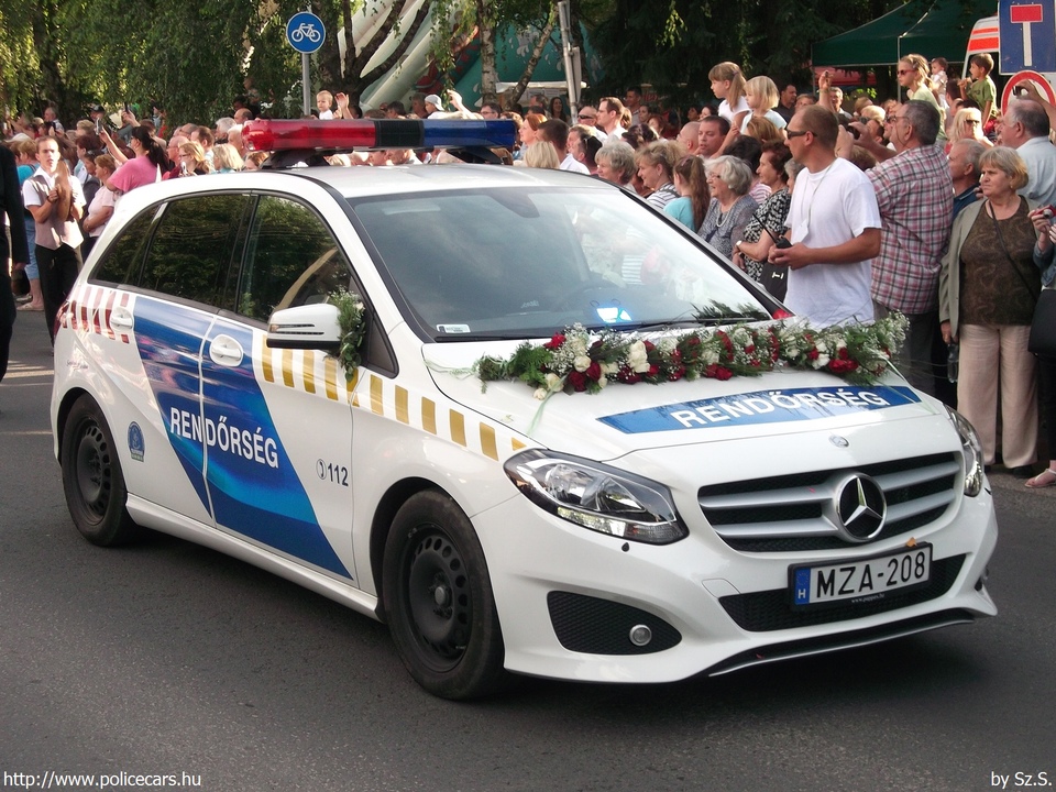 Mercedes-Benz B220 4Matic, fotó: Sz.S.
Keywords: rendőr rendőrautó rendőrség magyar Magyarország MZA-208 hungarian Hungary police policecar