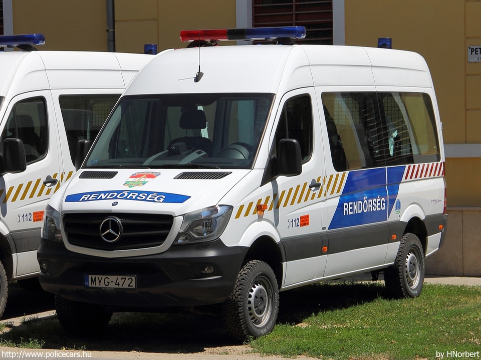 Mercedes-Benz Sprinter II facelift 313 BlueTEC 4x4, fotó: HNorbert
Keywords: rendőr rendőrautó rendőrség magyar Magyarország hungarian Hungary police policecar MYG-472