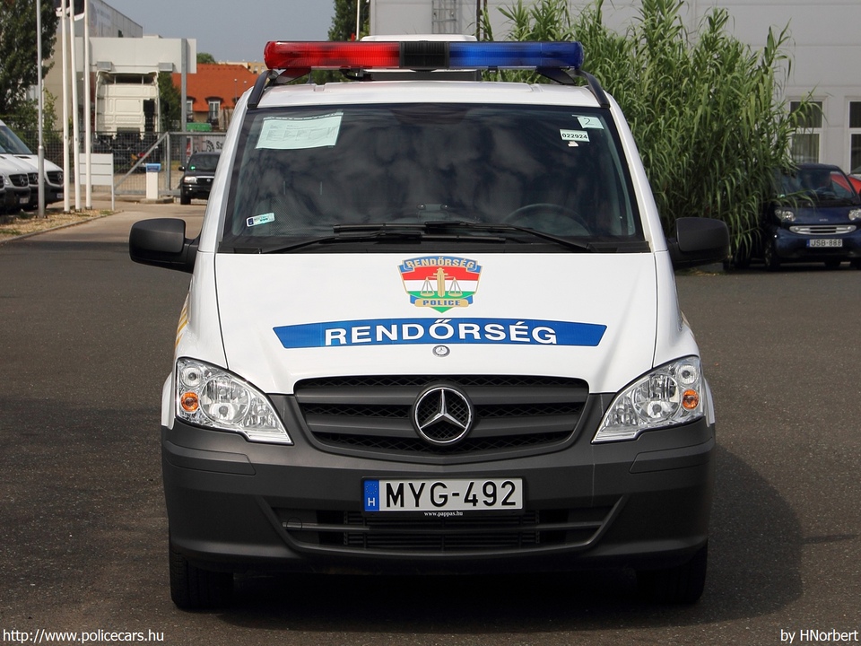 Mercedes Vito 113CDI, fotó: HNorbert
Keywords: rendőr rendőrautó rendőrség magyar Magyarország hungarian Hungary police policecar MYG-492