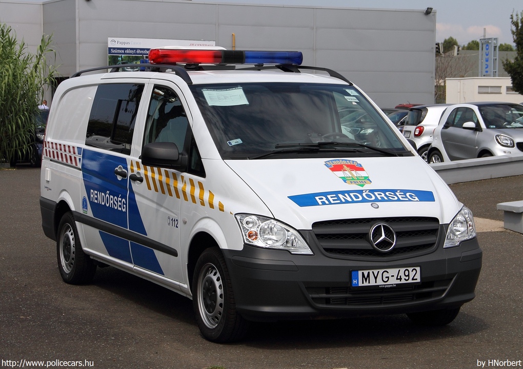 Mercedes Vito 113CDI, fotó: HNorbert
Keywords: rendőr rendőrautó rendőrség magyar Magyarország hungarian Hungary police policecar MYG-492
