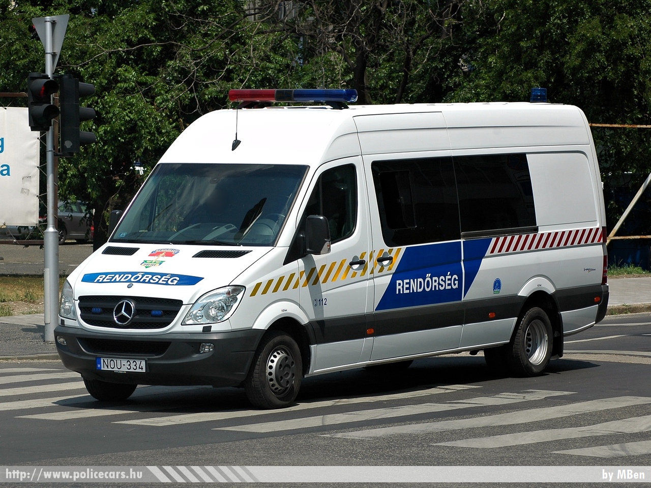 Mercedes-Benz Sprinter II 513 CDI, fotó: MBen
Keywords: rendőr rendőrautó rendőrség magyar Magyarország hungarian Hungary police policecar NOU-334