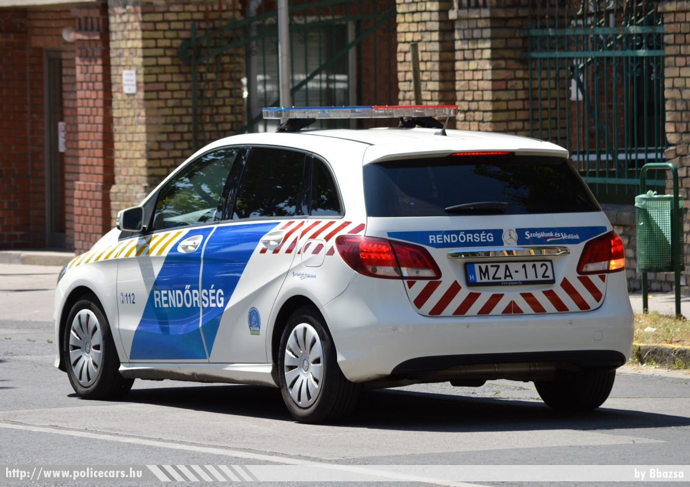 Mercedes-Benz B220 4Matic, fotó: Bbazsa
Keywords: rendőr rendőrautó rendőrség magyar Magyarország hungarian Hungary police policecar MZA-112