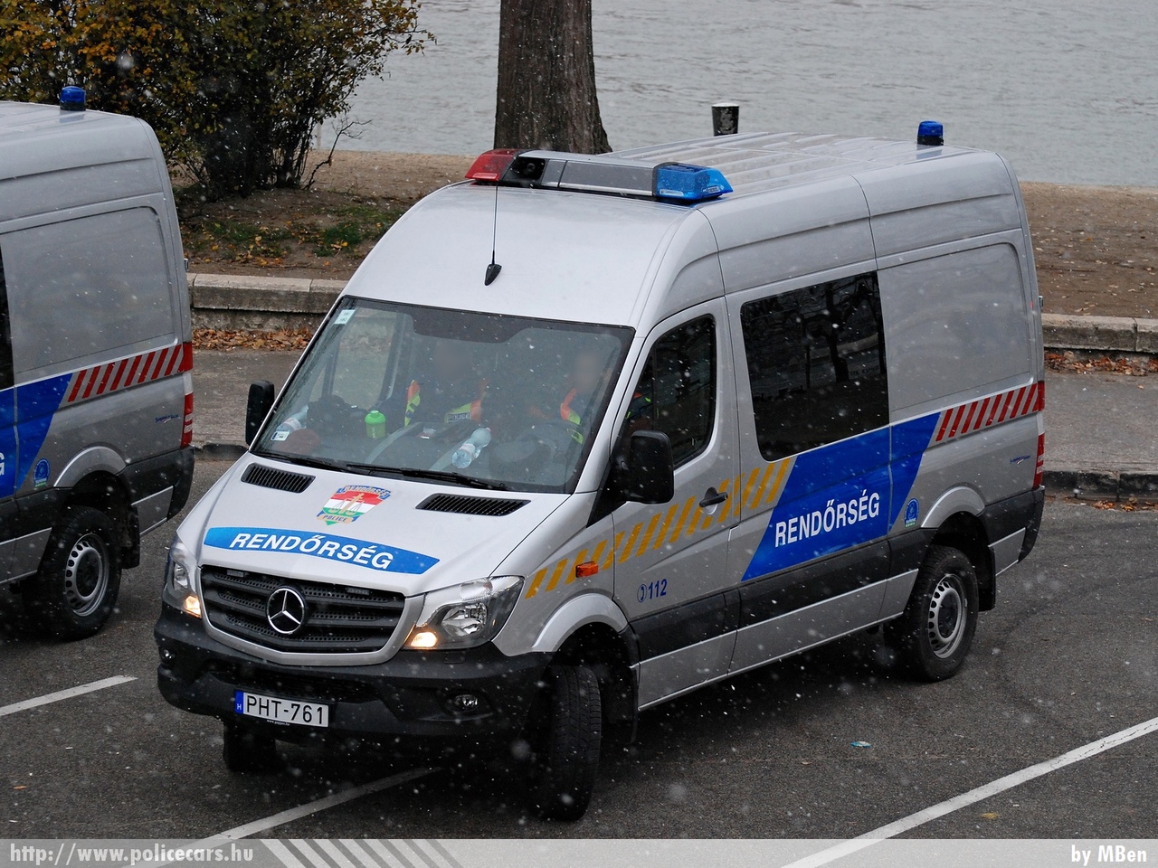 Mercedes-Benz Sprinter II facelift 316CDI 4x4, fotó: MBen
Keywords: PHT-761magyar Magyarország rendőr rendőrautó rendőrség Hungary hungarian police policecar készenléti
