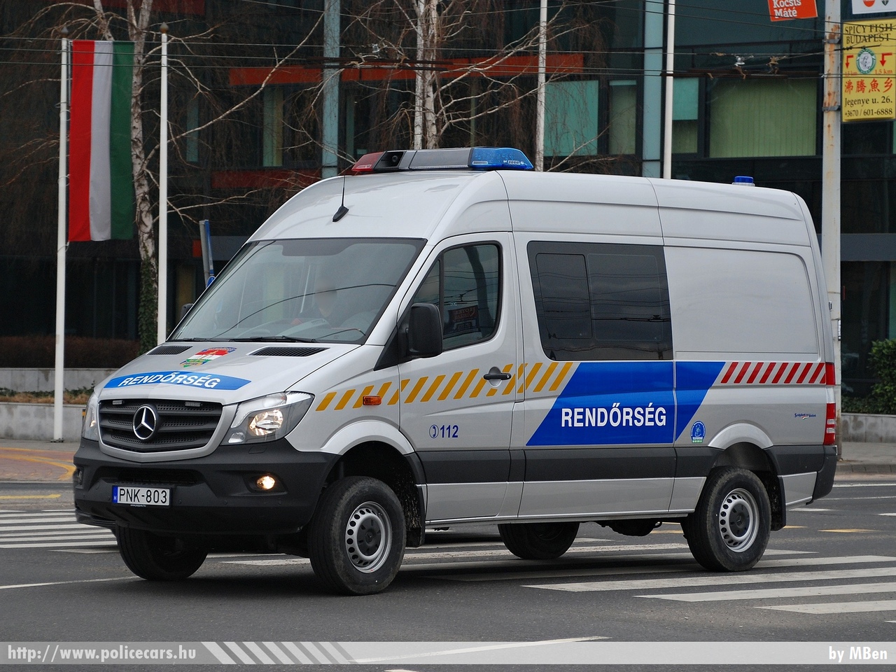Mercedes-Benz Sprinter II facelift 316CDI 4x4, fotó: MBen
Keywords: rendőr rendőrautó rendőrség magyar Magyarország Hungary hungarian police policecar PNK-803