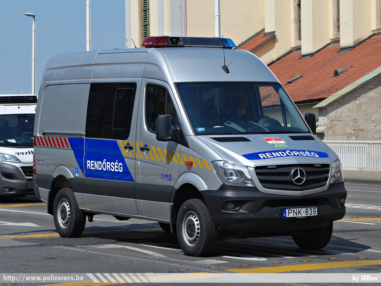 Mercedes-Benz Sprinter II facelift 316CDI 4x4, fotó: MBen
Keywords: rendőr rendőrautó rendőrség magyar Magyarország Hungary hungarian police policecar PNK-839