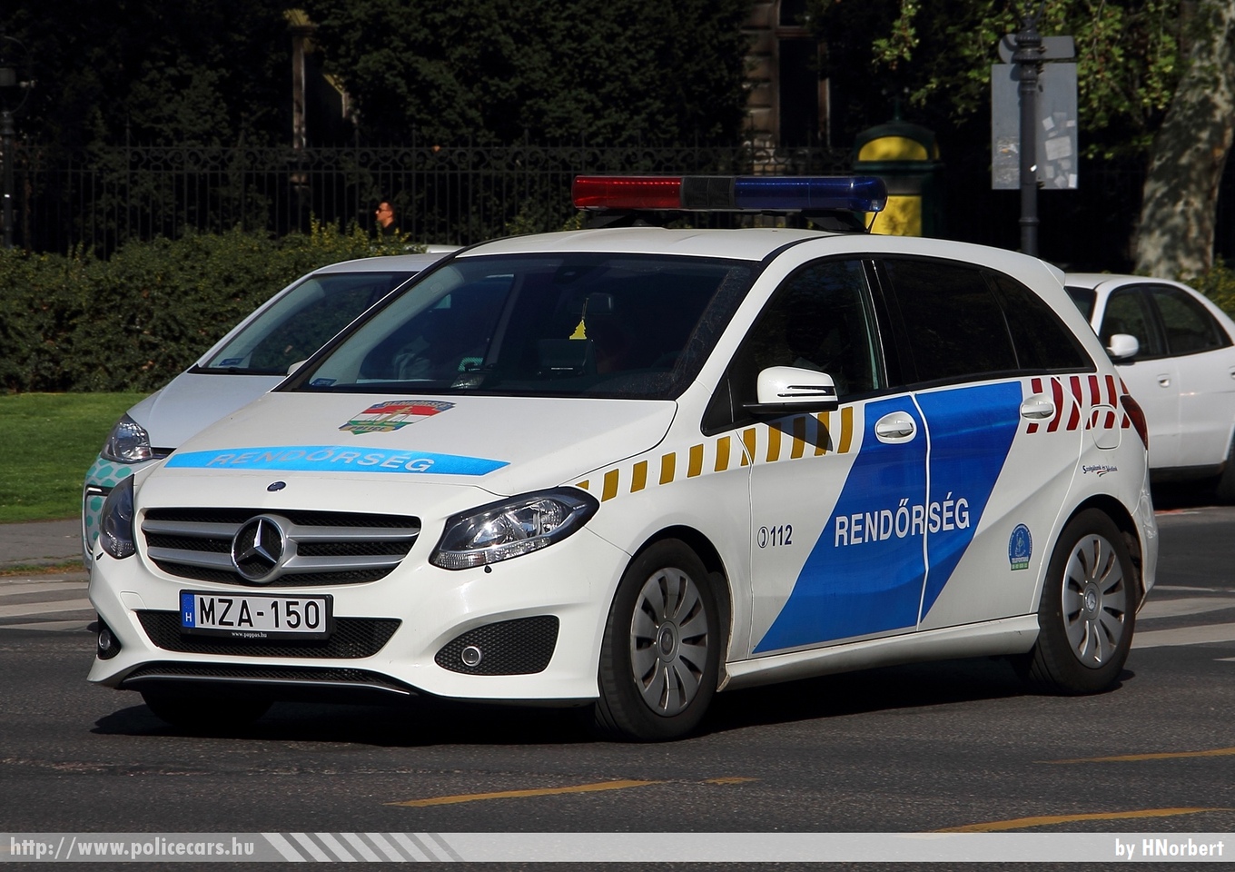Mercedes-Benz B220 4Matic, fotó: HNorbert
Keywords: rendőr rendőrautó rendőrség magyar Magyarország Hungary hungarian police policecar MZA-150