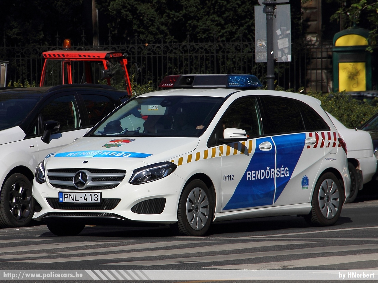 Mercedes-Benz B220 4Matic, fotó: HNorbert
Keywords: rendőr rendőrautó rendőrség magyar Magyarország Hungary hungarian police policecar PNL-413