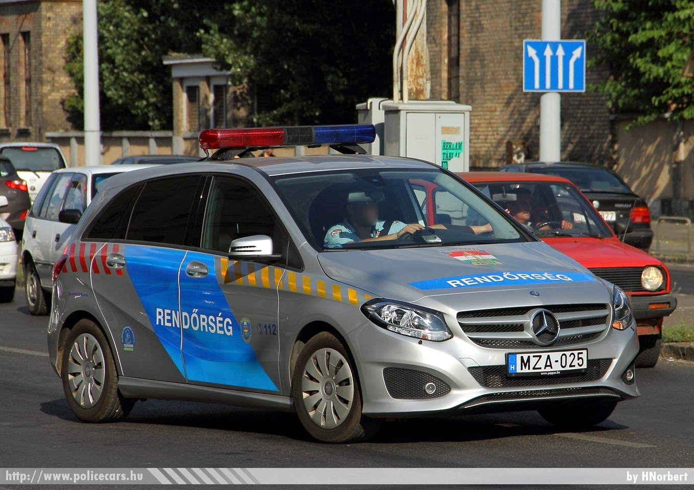 Mercedes-Benz B220 4Matic, fotó: HNorbert
Keywords: rendőr rendőrautó rendőrség magyar Magyarország Hungary hungarian police policecar MZA-025