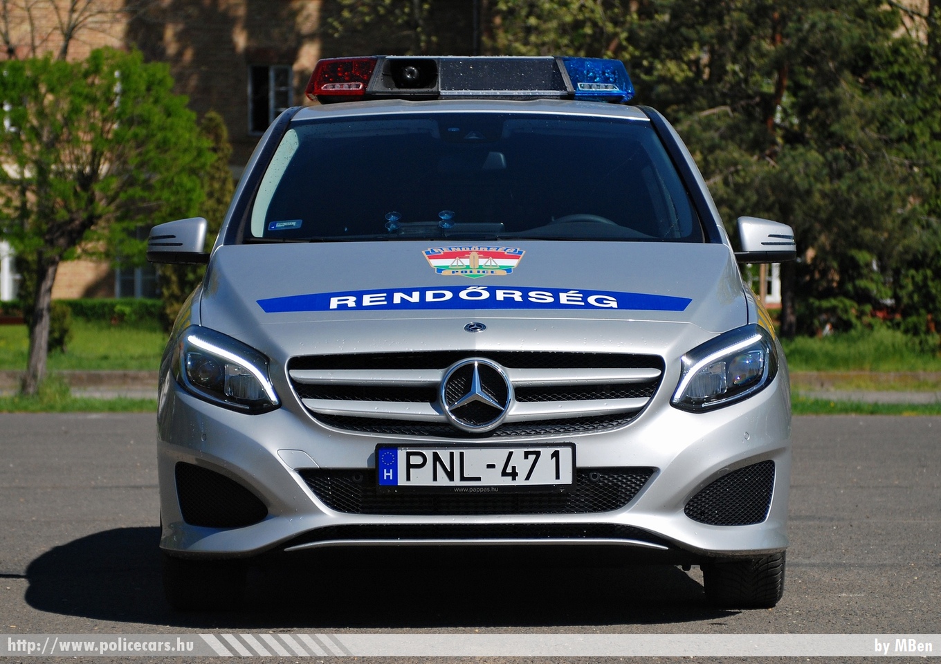 Mercedes-Benz B220 4Matic, fotó: MBen
Keywords: rendőr rendőrautó rendőrség magyar Magyarország Hungary hungarian police policecar PNL-471
