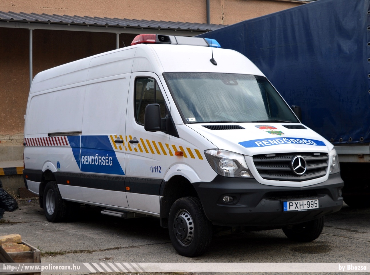 Mercedes-Benz Sprinter II facelift 516 CDI 4x4, fotó: Bbazsa
Keywords: rendőr rendőrautó rendőrség magyar Magyarország Hungary hungarian police policecar PXH-995