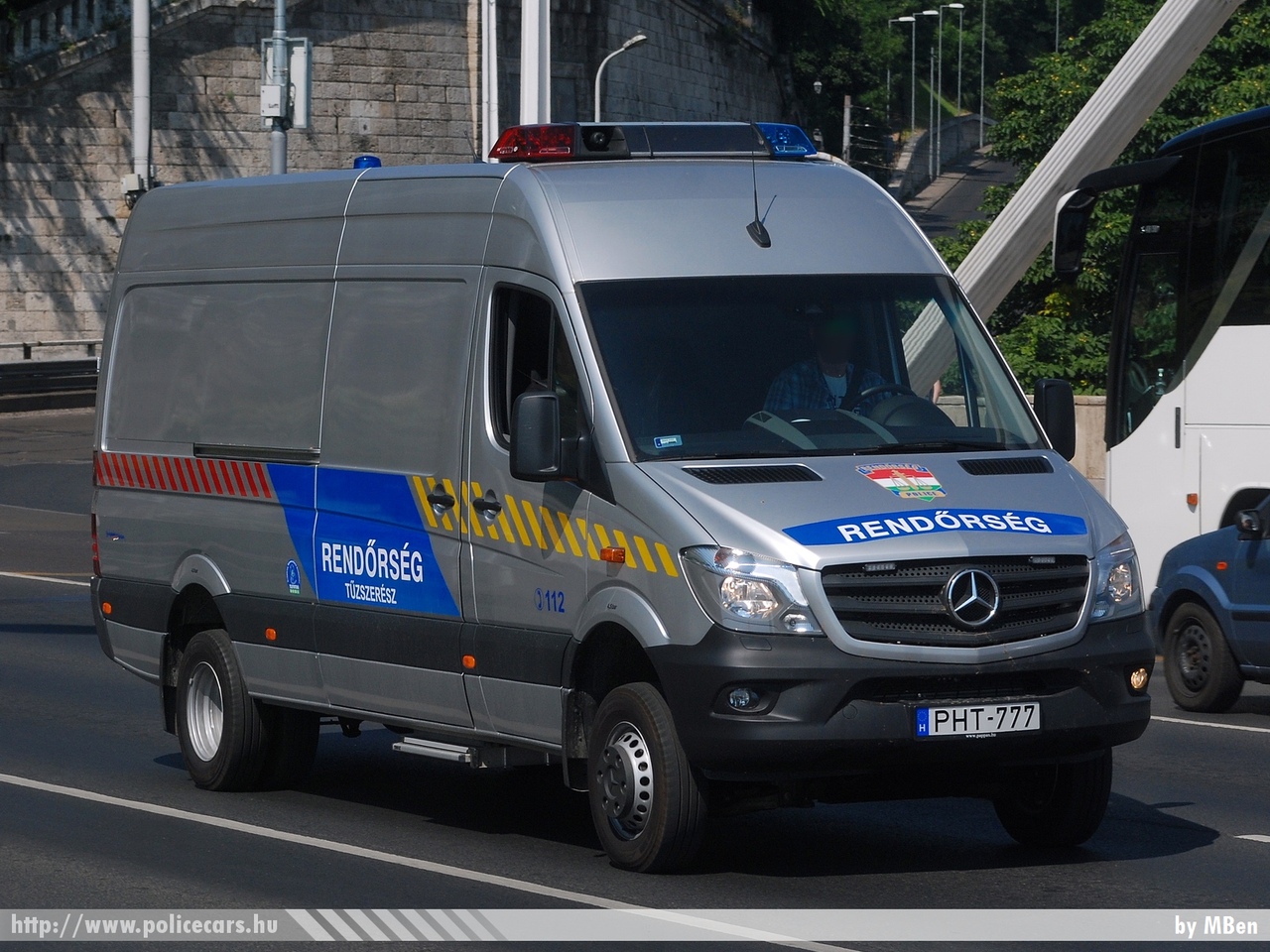 Mercedes-Benz Sprinter II facelift, fotó: MBen
Keywords: rendőr rendőrautó rendőrség magyar Magyarország Hungary hungarian police policecar PHT-777