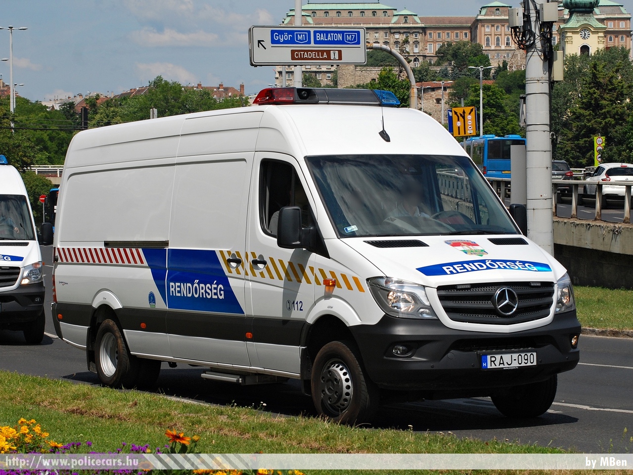 Mercedes-Benz Sprinter II facelift, fotó: MBen
Keywords: rendőr rendőrautó rendőrség magyar Magyarország Hungary hungarian police policecar RAJ-090