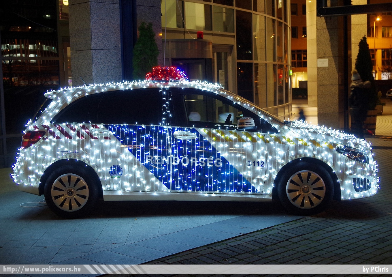 Mercedes-Benz B220 4Matic, fotó: PChris
Keywords: rendőr rendőrautó rendőrség magyar Magyarország hungarian Hungary police policecar PNK-239 fényrendőrautó