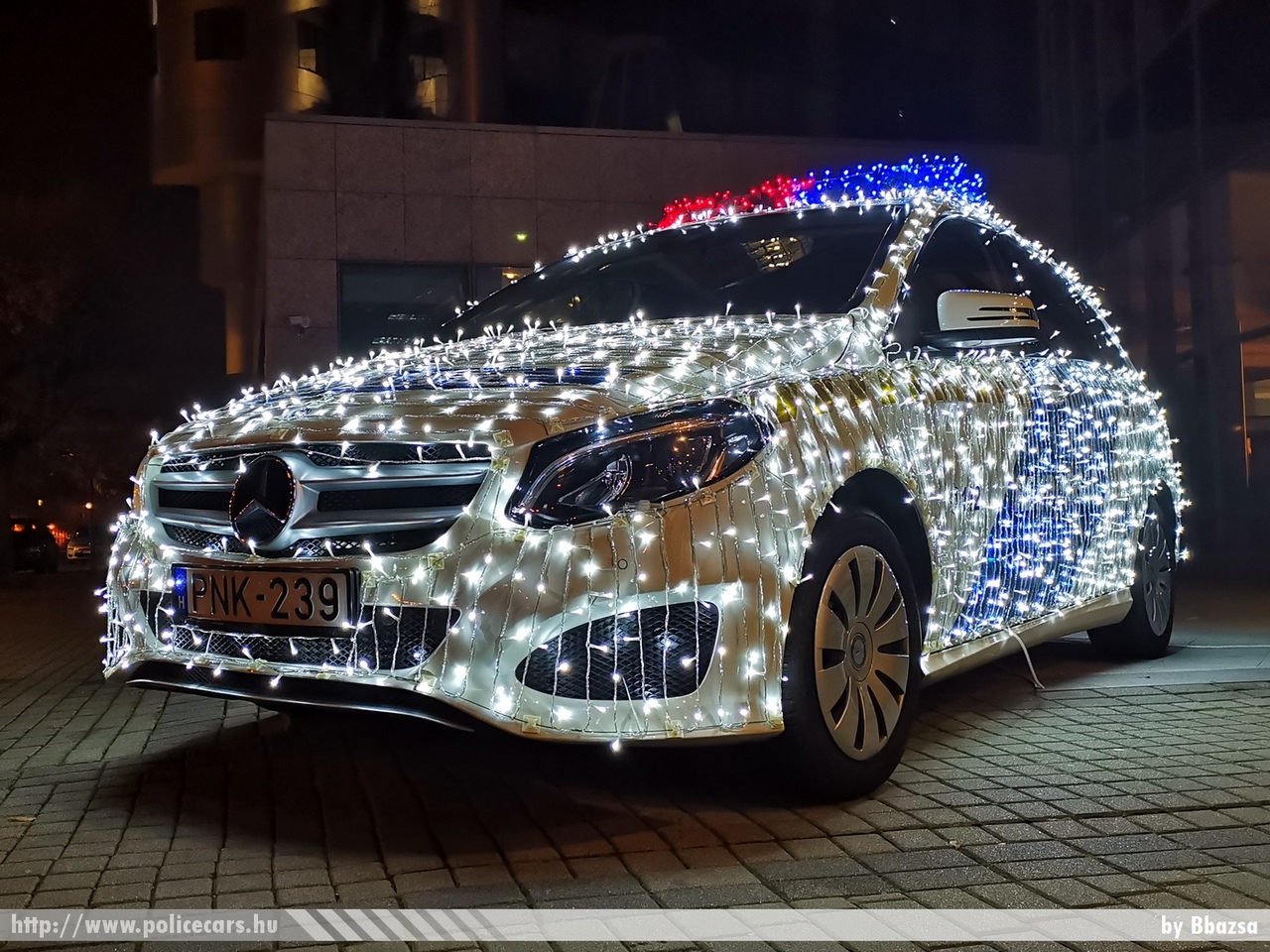 Mercedes-Benz B220 4Matic, fotó: Bbazsa
Keywords: rendőr rendőrautó rendőrség magyar Magyarország hungarian Hungary police policecar PNK-239 fényrendőrautó