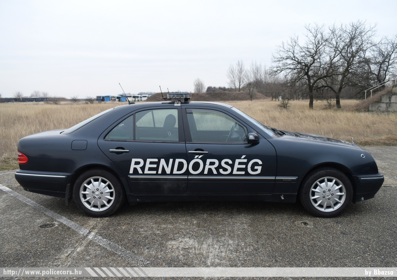 Mercedes-Benz E W210, fotó: Bbazsa
Keywords: rendőr rendőrautó rendőrség magyar Magyarország hungarian Hungary police policecar RB69-75 RB69-74